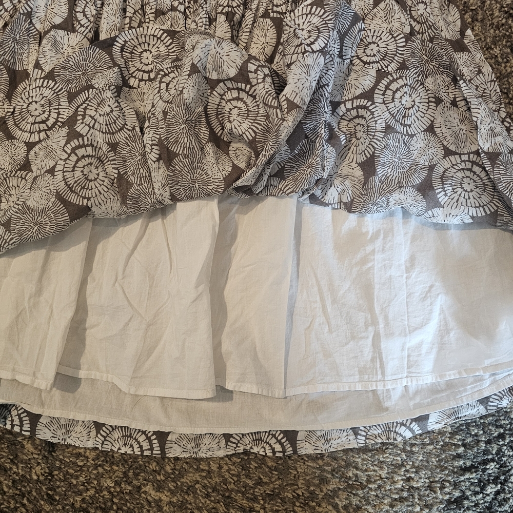 Banana Republic White and Gray A-Line Floral Skirt - Picture 4 of 13